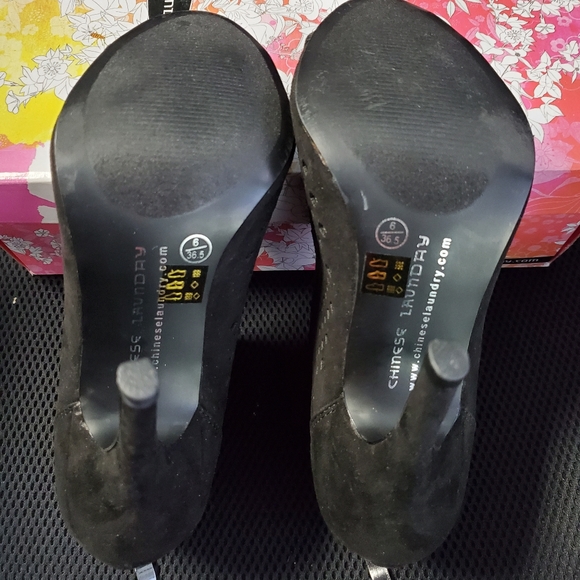 Shoe - Picture 2 of 4